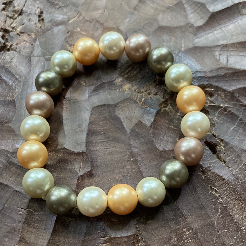 Elegant Multi-Color Faux Pearl Bracelet